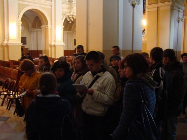Zeszłoroczna edycja kursu - uczestnicy podczas zwiedzania kościoła Św. Lamberta