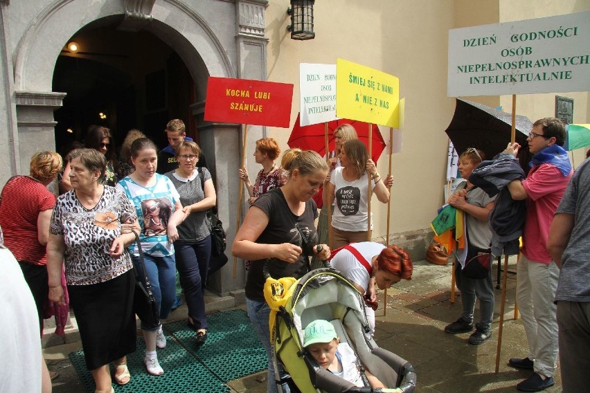 Wyjątkowy Marsz Godności Osób z Niepełnosprawnością Intelektualną w Kielcach