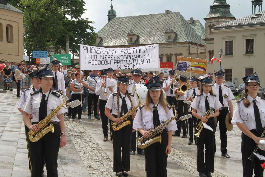 Wyjątkowy Marsz Godności Osób z Niepełnosprawnością Intelektualną w Kielcach