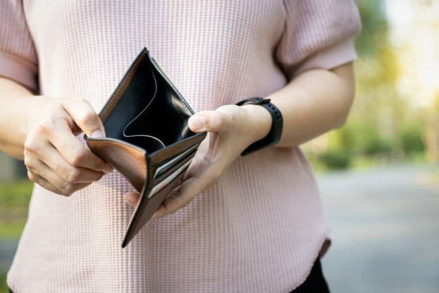 Część nauczycieli w związku z nieosiągnięciem minimalnej krajowej otrzymali tzw. dodatek wyrównawczy. Pojawiły się głosy, że w momencie wejścia w życie podwyżek, wyrównanie to zostanie potrącone.