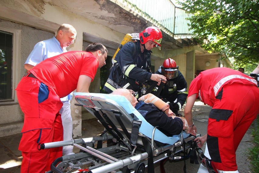 Piotrków: Ćwiczyli ewakuację w szpitalu (zdjęcia)