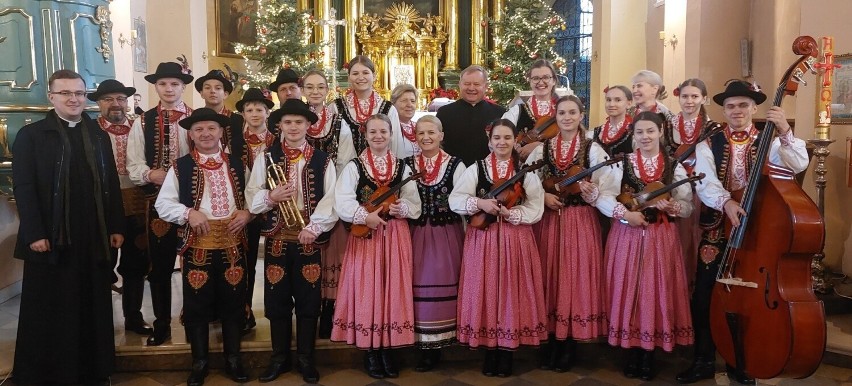 Obchody Dnia Babci i Dziadka w parafii Świętej Trójcy w Jędrzejowie. Zobaczcie zdjęcia