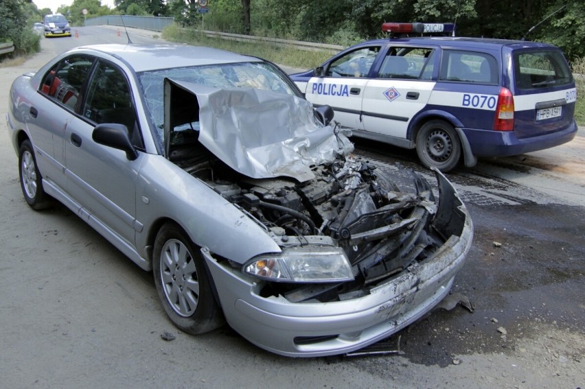 Wypadek na ul. Pęgowskiej. Czołowe zderzenie ciężarówki z autem osobowym (ZDJĘCIA)