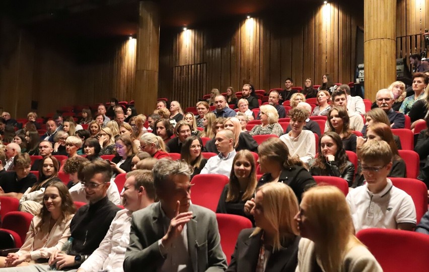Uroczysta inauguracja XV Międzynarodowego Festiwalu Gombrowiczowskiego w Teatrze Powszechnym w Radomiu i pierwsze spektakle