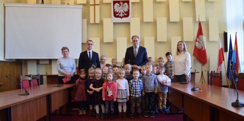 Radomsko: Przedszkolaki z wizytą w urzędzie miasta [ZDJĘCIA]