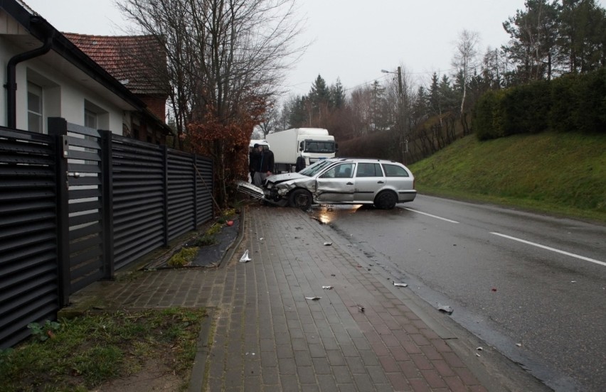 Dwa samochody osobowe zderzyły się w sobotę (7 marca) w...