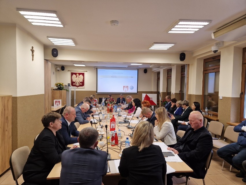 Sesja w Błaszkach. Zaprzysiężenie burmistrza oraz radnych