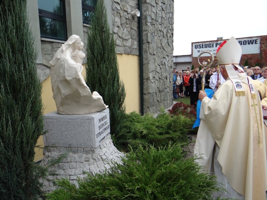 W Radomsku na Nowym Cmentarzu odsłonięto Pomnik Dziecka...