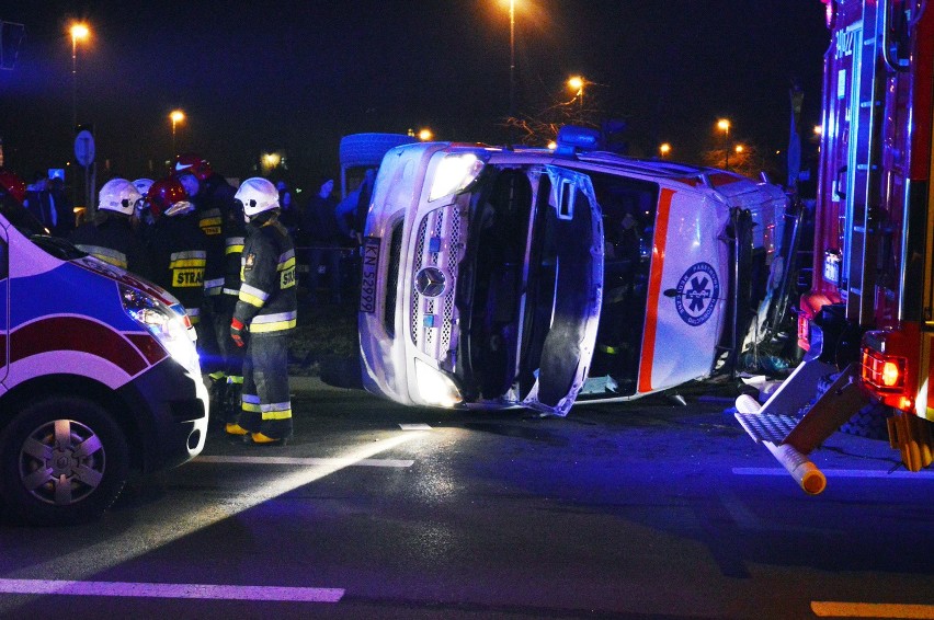 Wypadek karetki w Nowym Sączu