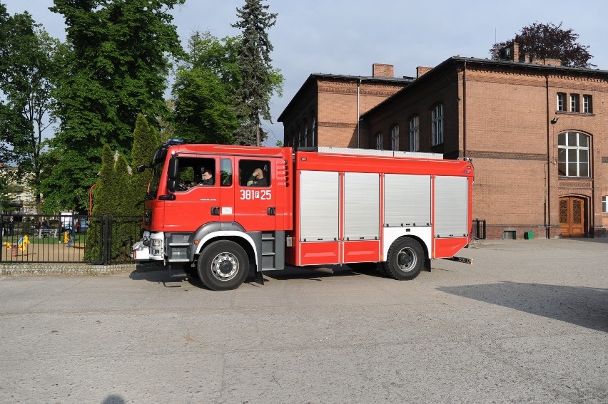 Seria alarmów bombowych w leszczyńskich szkołach w drugim dniu matur