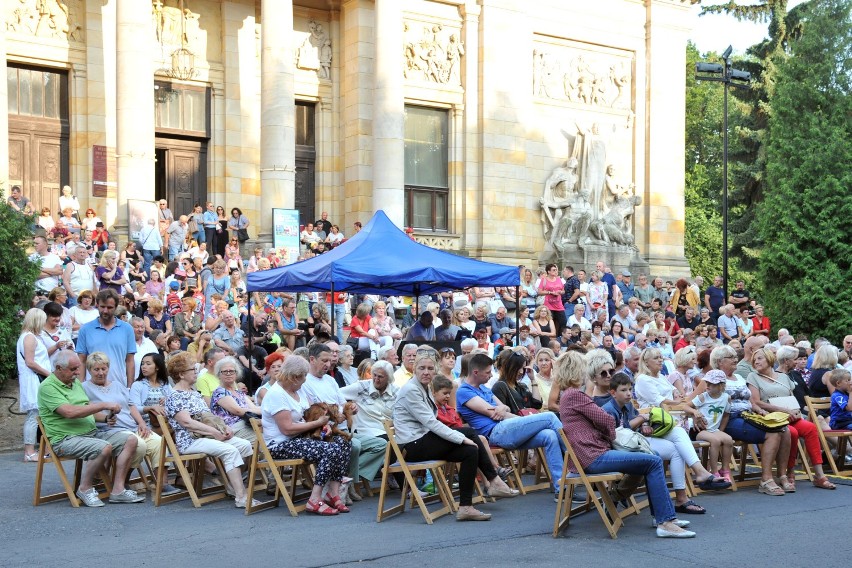 Maciej Maleńczuk zagrał Młynarskiego przy Miejskim Domu Kultury w Zgorzelcu