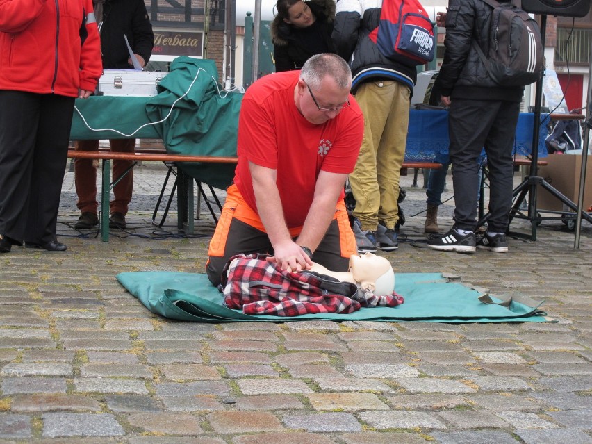 Wielkie udzielanie pierwszej pomocy na Rynku w Gorzowie [zdjęcia]