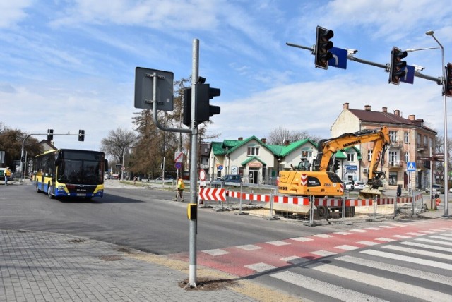 Pięć linii autobusowych omijać będzie remontowane skrzyżowanie z powodu zamknięcia wlotu ulicy Klikowskiej