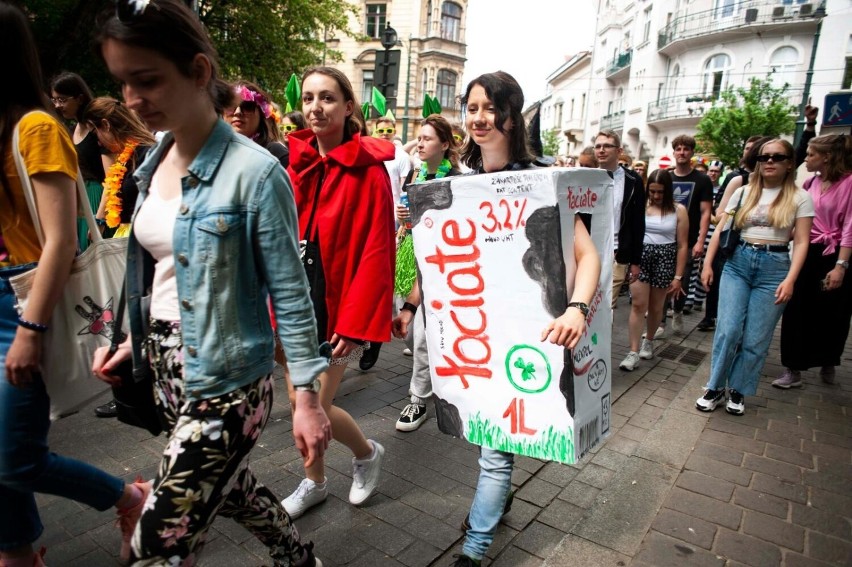 Korowód studentów na ulicach Krakowa. Juwenalia 2022.