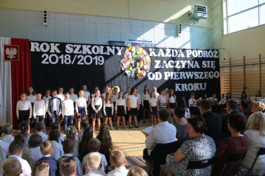 Rozpoczęcie roku szkolnego i otwarcie boiska szkolnego w Skalmierzycach