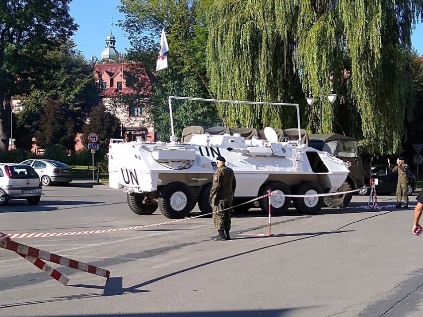 Pokazy militarne w Kuter Porcie. Widowiskową imprezę zainaugurowano w centrum Gdowa [ZDJĘCIA]