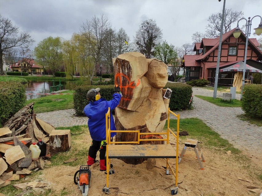 Plener rzeźbiarski w Rumi. 5 maja odbędzie się odsłonięcie rzeźb