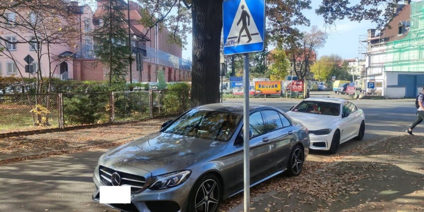 Parkowanie w sposób jaki widzimy na zdjęciu może skończyć...
