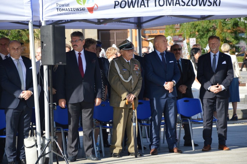 Obchody rocznicy wybuchu II wojny światowej na pl. Kościuszki w Tomaszowie [ZDJĘCIA]