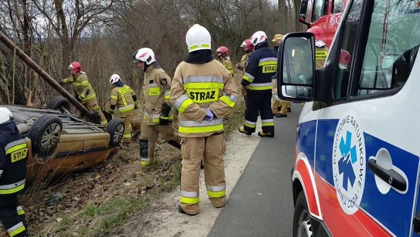 Dachowanie pod Kamienną Górą. Samochód, bez użycia...