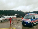 ZIELONA GÓRA. Takie transporty nie zdarzają się u nas co dzień. Karetka „N” zawiozła na lotnisko czteromiesięczną dziewczynkę [ZDJĘCIA]