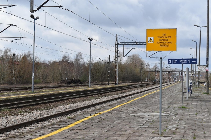 Peron, przy którym zatrzymują się pociągi Olkusz-Kraków