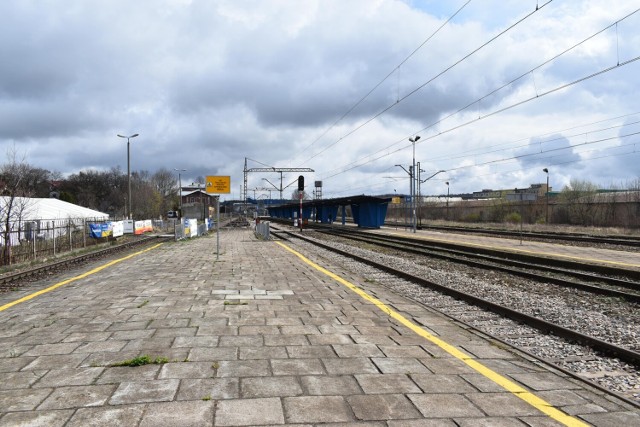 Peron, przy którym zatrzymują się pociągi Olkusz-Kraków