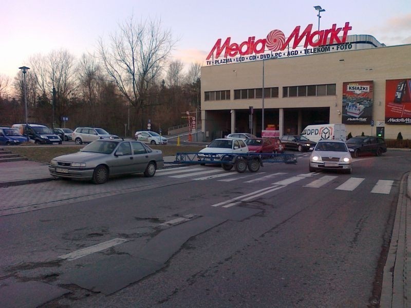 Mistrzowie parkowania w Krakowie [NOWE ZDJĘCIA]