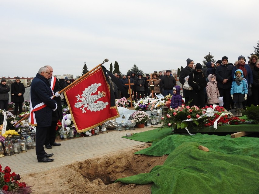 Drogowiec został pochowany na łomżyńskim cmentarzu przy ul. Przykoszarowej