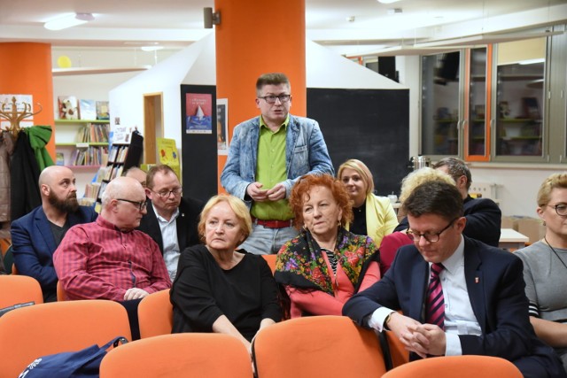 W Bibliotece Publicznej Miasta i Gminy Międzyrzecz  odbyła się pierwsza debata w sprawie wyboru kandydatur patrona międzyrzeckiej biblioteki.