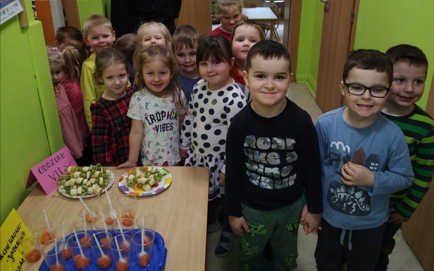 Jak zdrowo jeść, dbać o zęby i udzielać pierwszej pomocy, dowiedziały się dzieci z Przedszkola nr 3 w Brzezinach