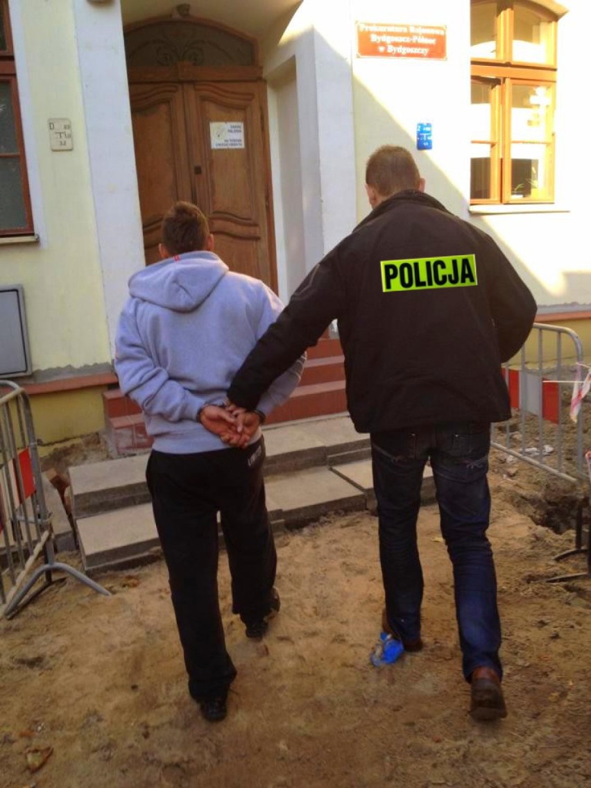 Bydgoszcz: Kryminalni zatrzymali 21-latka z narkotykami