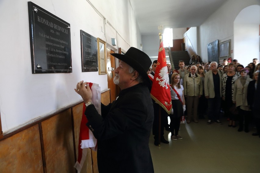 Odsłonięcie tablicy poświęconej prof. Konradowi Rudnickiemu