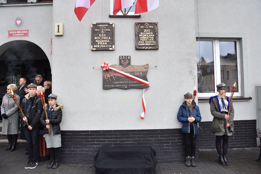  Odsłonięcie tablicy w 100. rocznicę odzyskania niepodległości i wybuchu Powstania Wielkopolskiego w Łabiszynie [zdjęcia, wideo] 