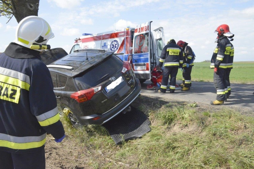 Wypadek na drodze Stary Białcz - Czacz. 44-latka trafiła do szpitala