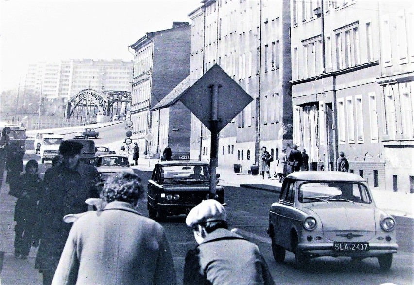 Lata 70. na ul. Wolności - Trabant 600 (poprzednik dobrze...