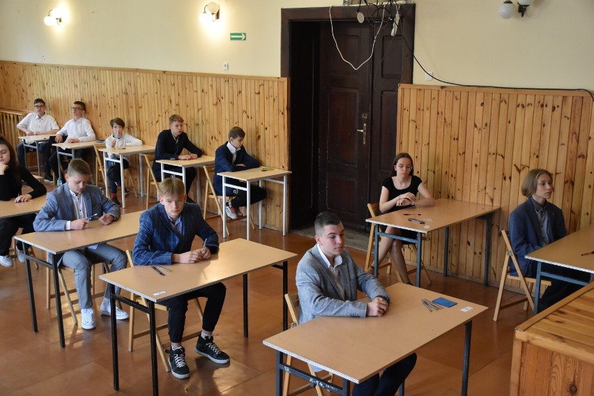 Uczniowie SP1 w Wolsztynie przed egzaminem ósmoklasisty
