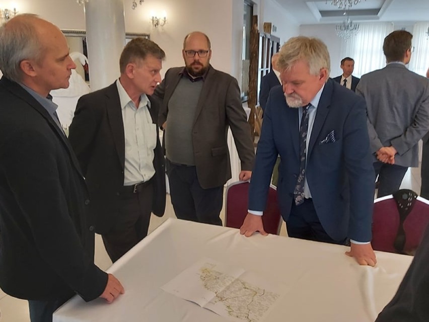 Na Suwalszczyźnie samorządowcy i przedstawiciele ministerstw sprawdzali jakość dróg wiodących na Litwę 