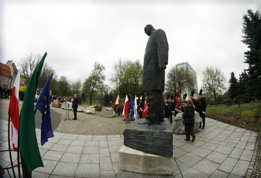 Święto Pracy pod pomnikiem w Lubinie (FOTO)