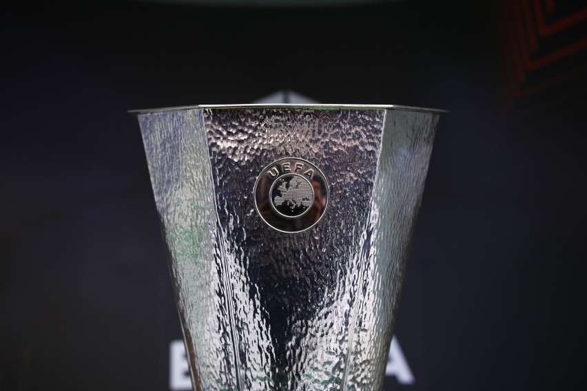 Prestiżowe trofeum Ligi Europy UEFA w Warszawie. Każdy może mieć z nim zdjęcie i wygrać bilety na mecz Legii w Lidze Europy
