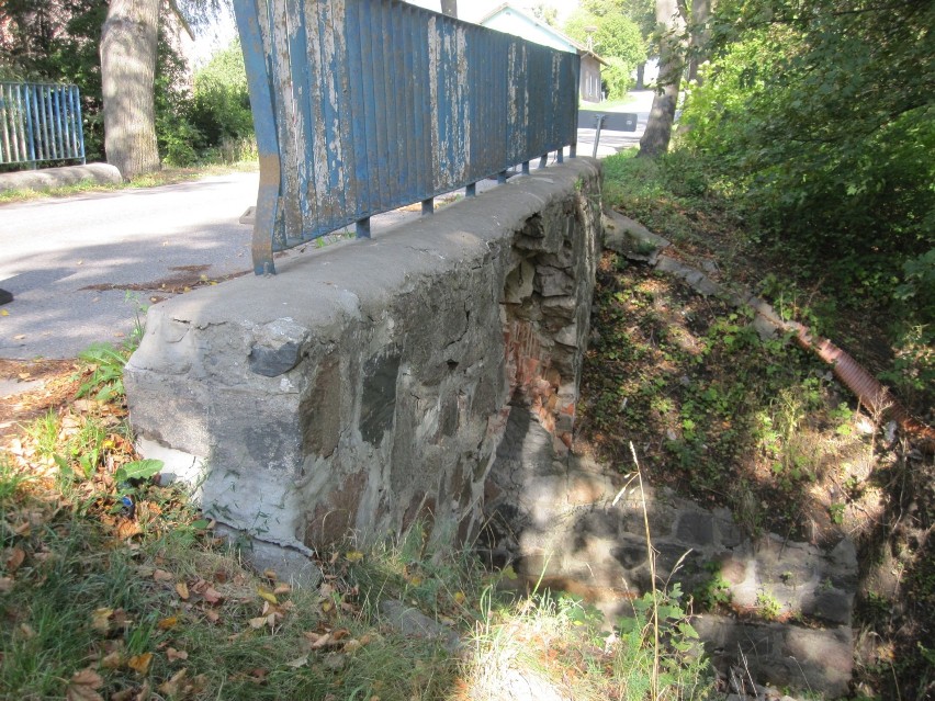 Uszkodzony most w Zakrętach