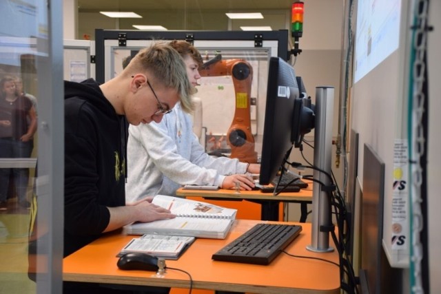 Uczniowie ZSEE (elektryk) w Radomsku wrócili z zagranicznego stażu w Niemczech