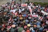 Jelenia Góra. Kilkadziesiąt osób  wzięło udział w  manifestacji w obronie TV Trwam