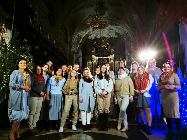 Raba Gospel Choir podczas nagrania klipu w Bazylice św. Mikołaja w Bochni