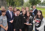 Jędrzejowska młodzież na spotkaniu z premierem Mateuszem Morawieckim. Były krótkie rozmowy i wspólne fotografie