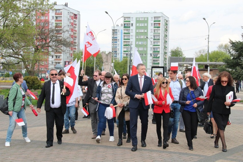 Marsz w Dniu Flagi w Dąbrowie Górniczej...
