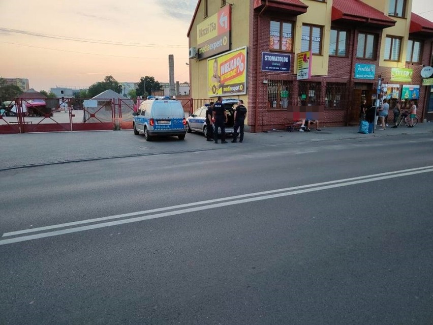 Libacja alkoholowa na ulicy Kaliskiej we Włocławku...