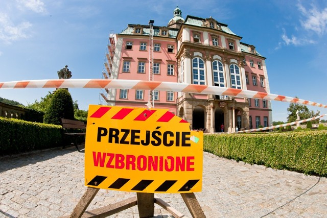 W 2013 r. wyremontowano dach zamku Książ nad częścią barokową oraz dach i elewację Mauzoleum Hochbergów