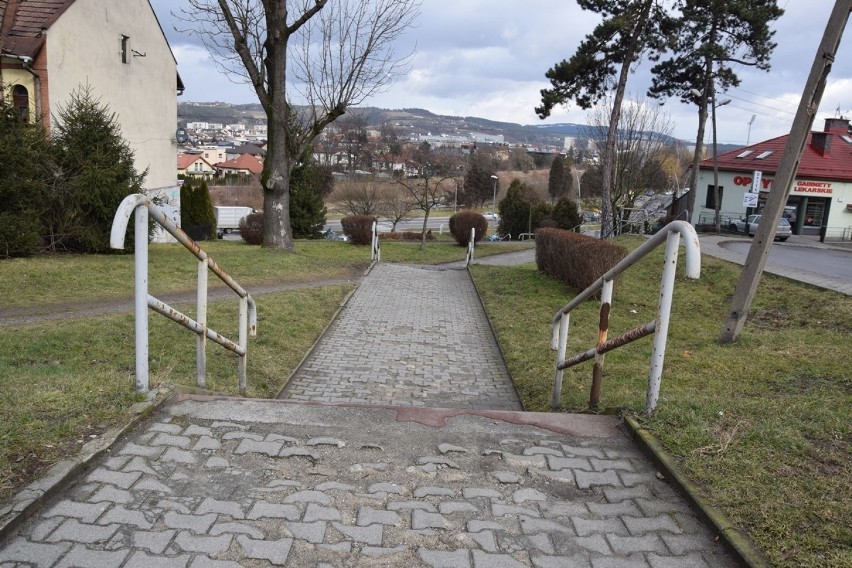 Wyremontują parking przy Bulwarze Narwiku, ale  nie będzie darmowy