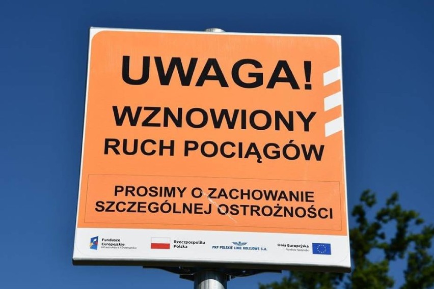 Na trasę Sobótka - Świdnica wróciły pociągi. Teraz wyremontowano też pięć przejazdów kolejowych! 